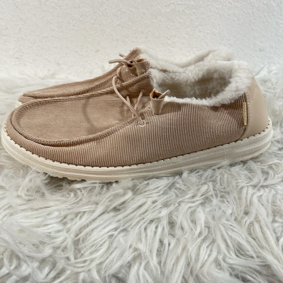 HEY DUDE Women's Wendy Corduroy Cream Loafer Slip On Lightweight Size 9 NEW - Picture 8 of 16